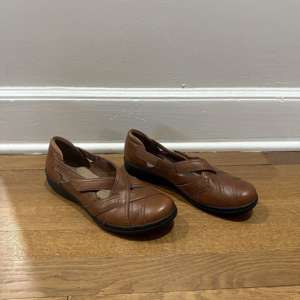 Clarks Collection Women's Size‎ US 9.5 Cheyn Wale Brown Leather Slip On Loafers